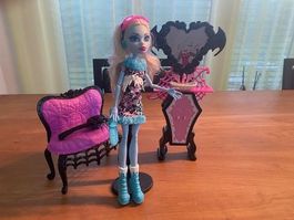 Monster High Puppe mit Möbeln