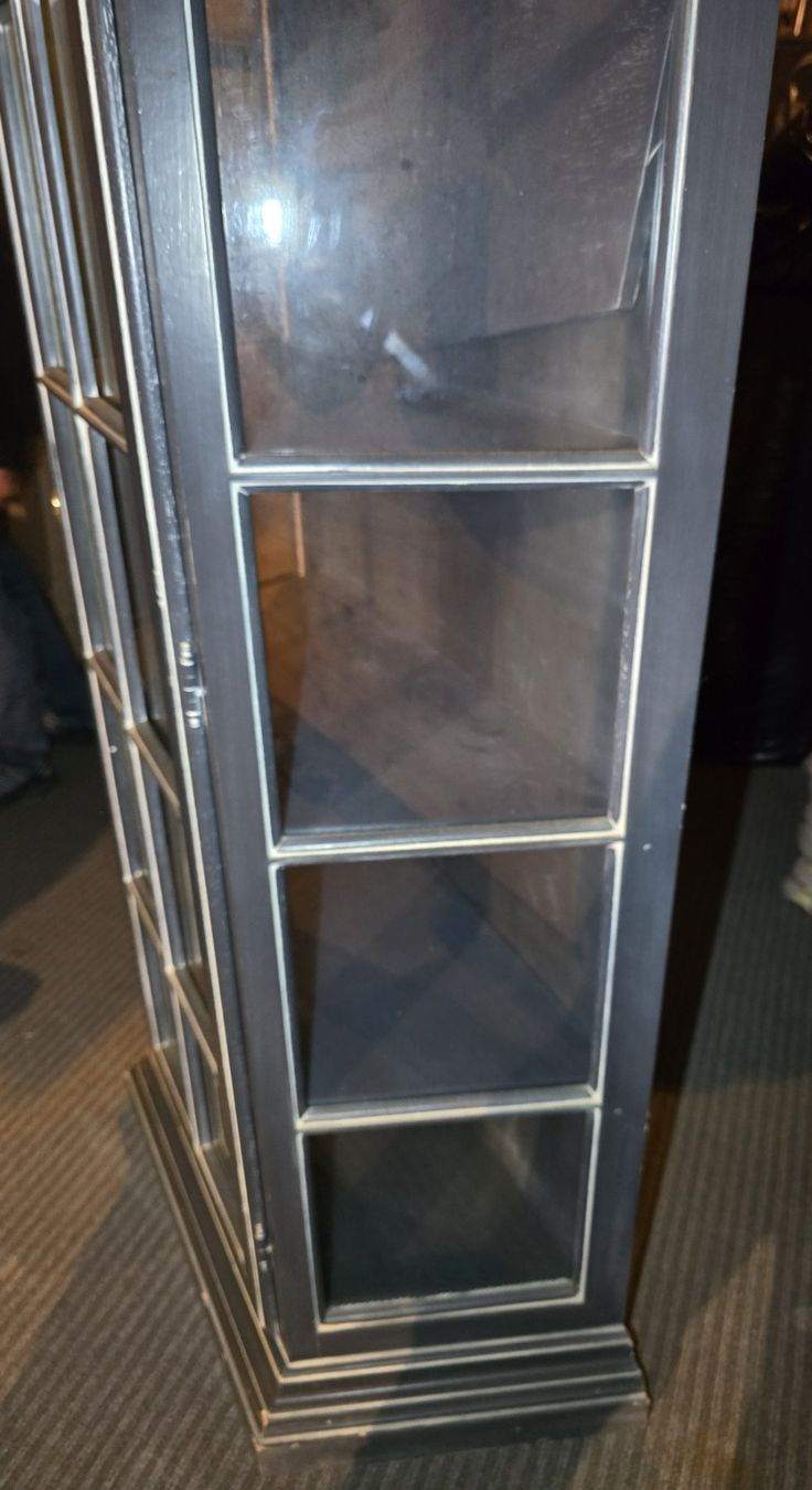 Vitrinen: Selva Vitrine Tanne massiv – Gebraucht aus Rorschacherberg von snOOpydOg11 1