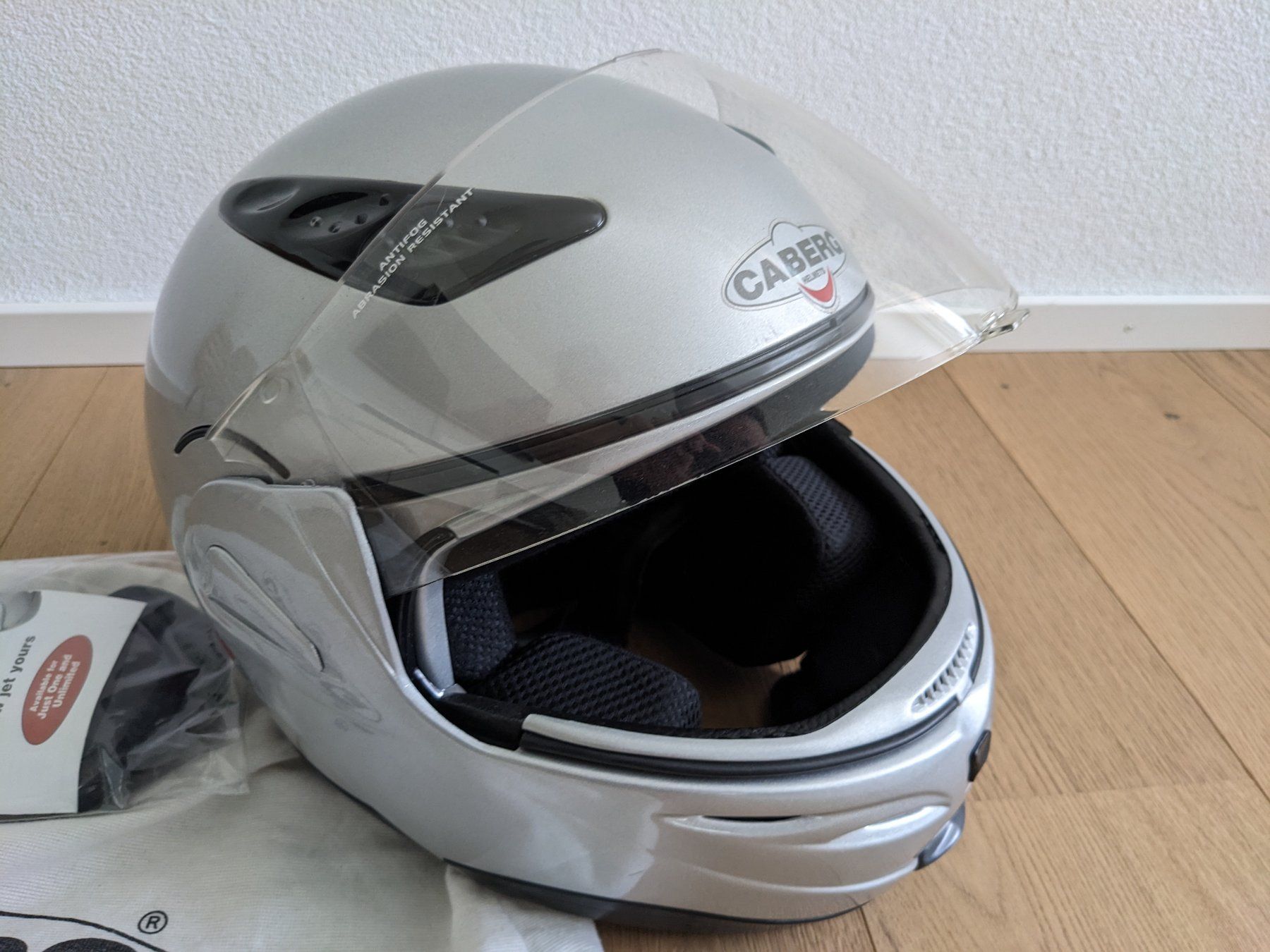 Caschi & visiere: Motorradhelm / Töffhelm - Caberg Jet 1 Plus - silber / Gr. S – Usato da Hinterforst venduto da Rikiro 2