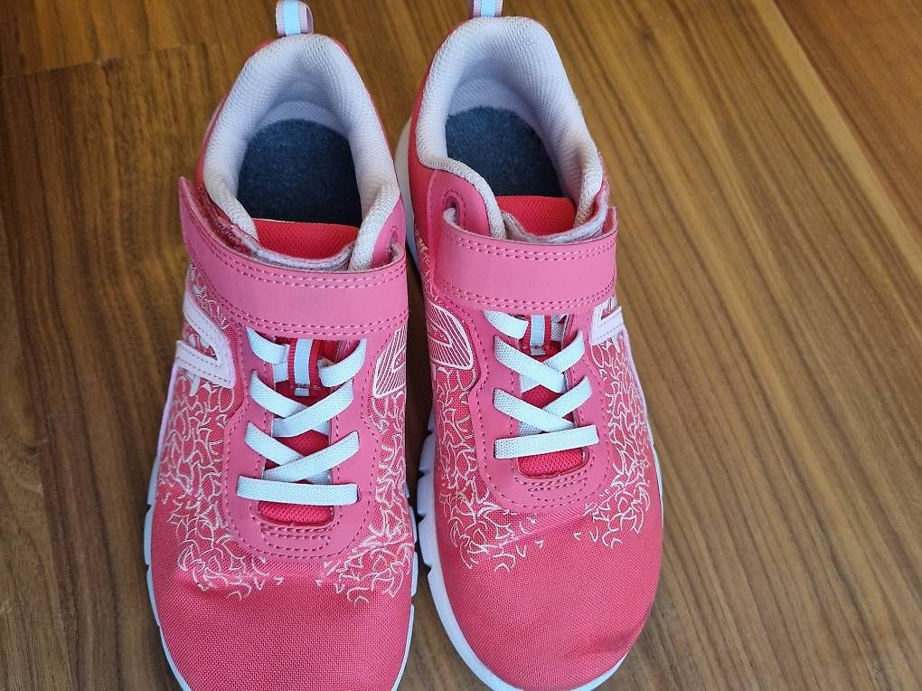 Schuhe für Mädchen: Turnschuhe Gr. 35 – Gebraucht aus Zürich von ani_qj8q 3