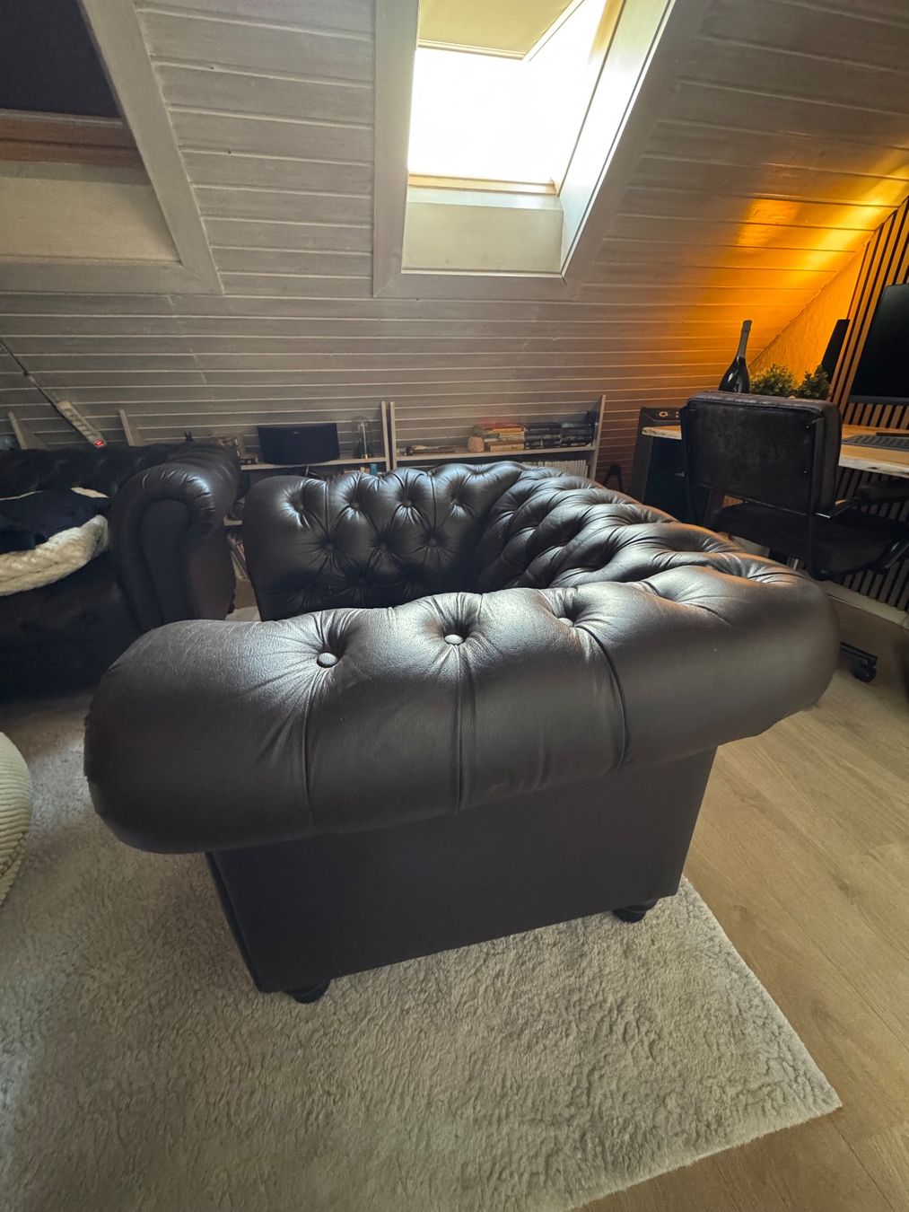 Sofas: Chesterfield Sofa-Set | 2-Sitzer + Sessel | Dunkelbraun – Gebraucht aus Aesch ZH von schimauscha 6