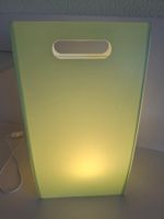 Stylische Bodenlampe in Form einer Einkauftüte