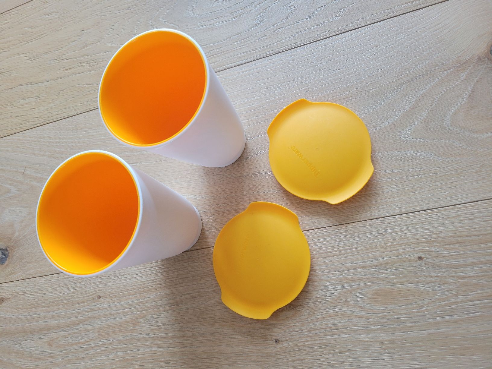 Tupperware Contenitori & Simili: Tupperware Becher, 2 Stk. mit Deckel – Usato da Buchs SG venduto da Eifi_1
