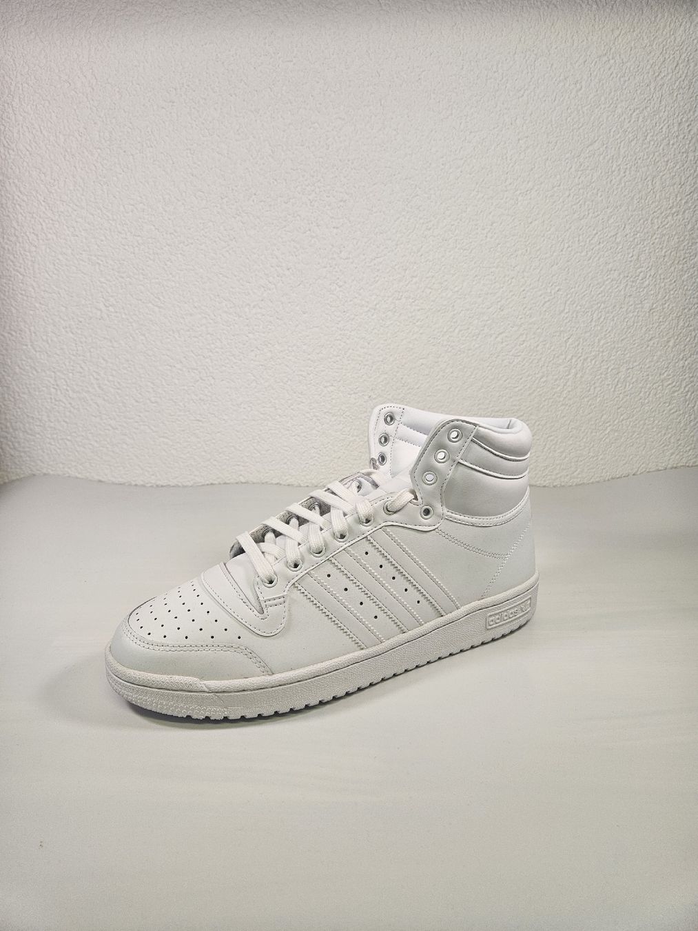 Adidas Scarpe da uomo: Adidas Hi Sneaker weiss Grösse 46 – Nuovo (secondo la descrizione) da Basel venduto da VoidRunner_2077