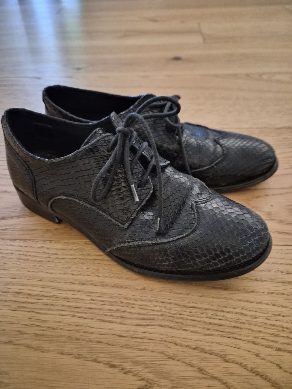 Scarpe da donna: Black Snake Print Brogues - Stylish & Unique - Size 37 – Usato da Maur venduto da Sofi___