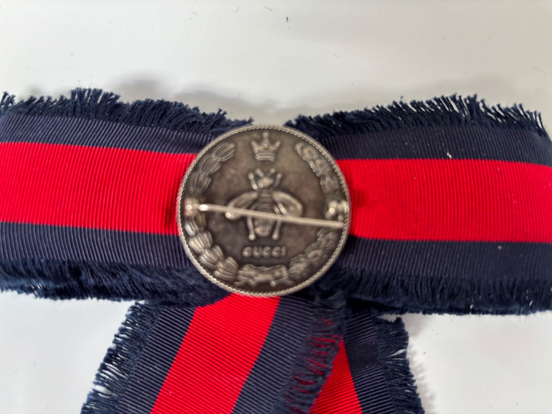 Gucci Spille & Fermagli: Gucci Broche blau/rot mit Perlen – Usato da Herrliberg venduto da mayfi 3