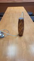 Moderne Hängelampe mit braunem Glasschirm