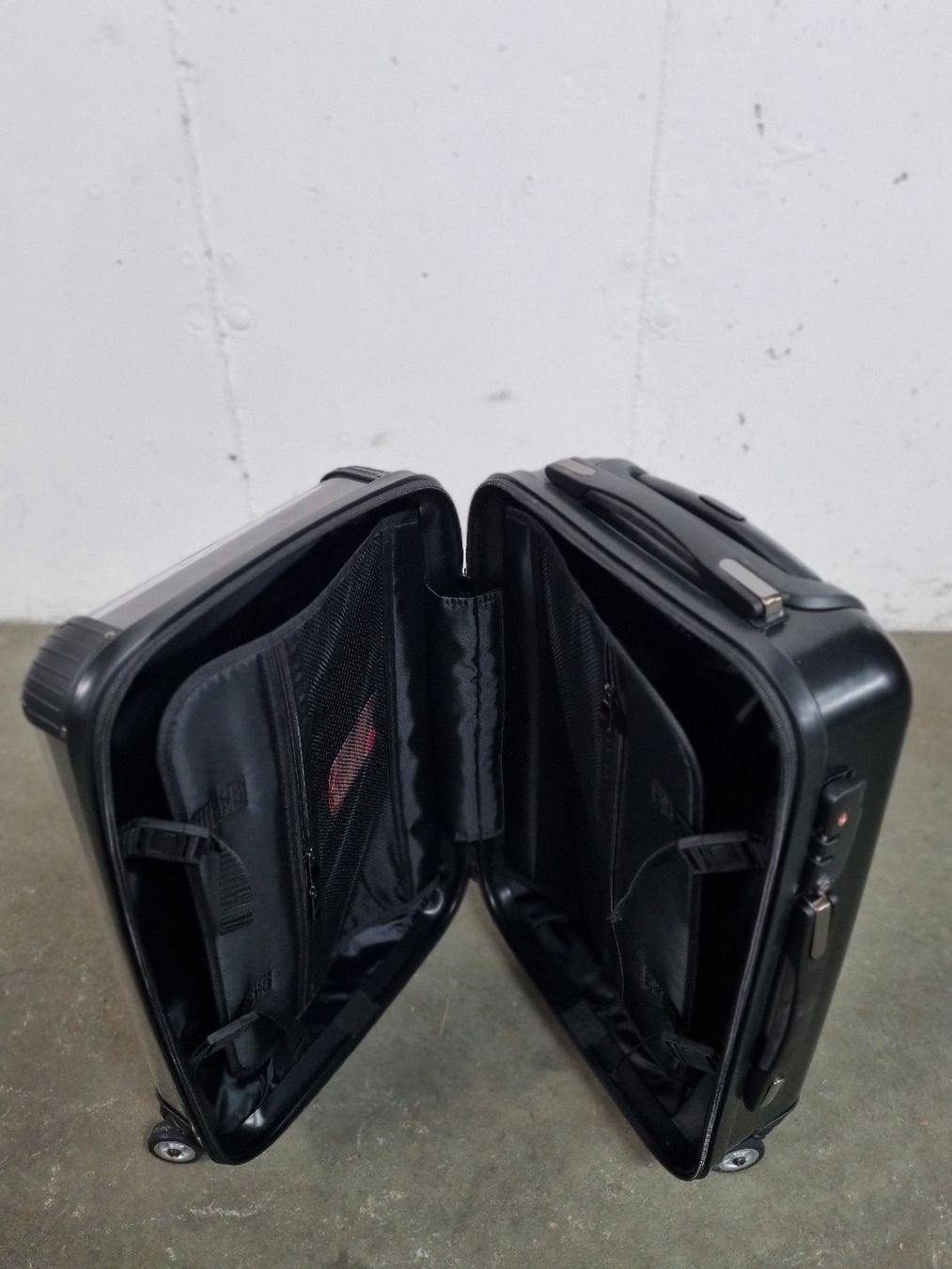 Valigie & Borse: Neuwertiger Trolley/Koffer, Hartschale, Schwarz – Nuovo (secondo la descrizione) da Nottwil venduto da Janny77 5