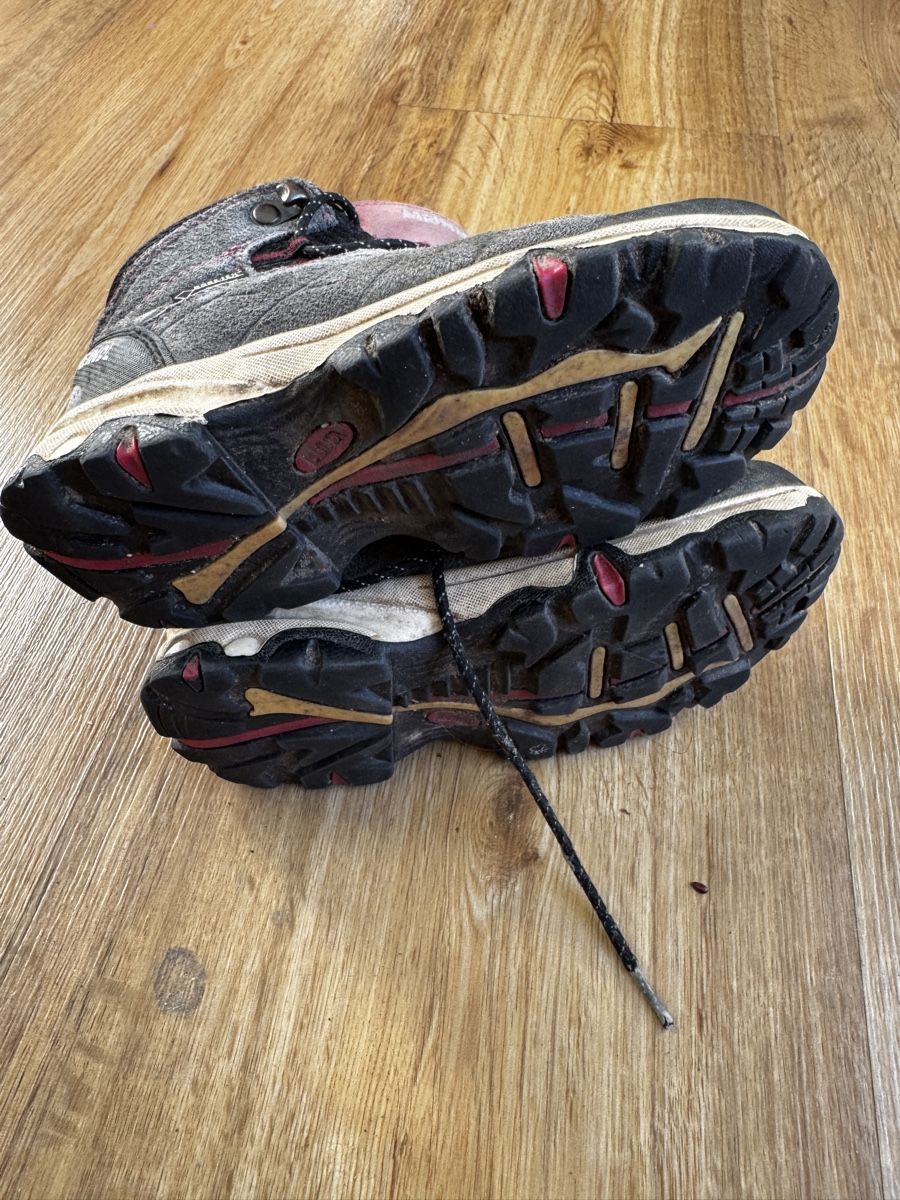 Scarpe per ragazzi: Meindl Wanderschuhe Gr. 28 – Usato da Basel venduto da spassbremse 1