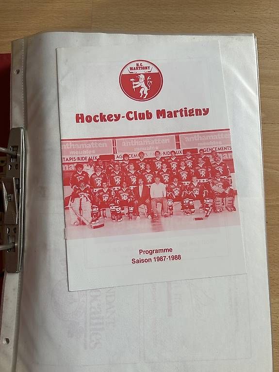 Sammelbilder & Trading cards: 2 classeurs avec coupures de presse HC Martigny – Gebraucht aus Vétroz von Moulb7 2