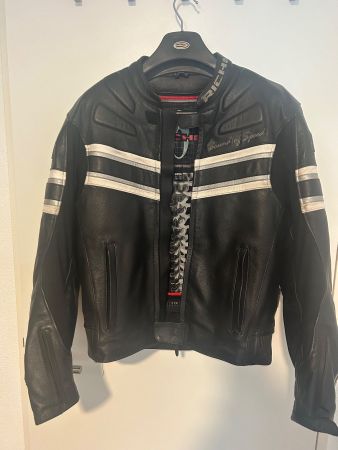 Richa Motorradjacke und -hose aus Leder
