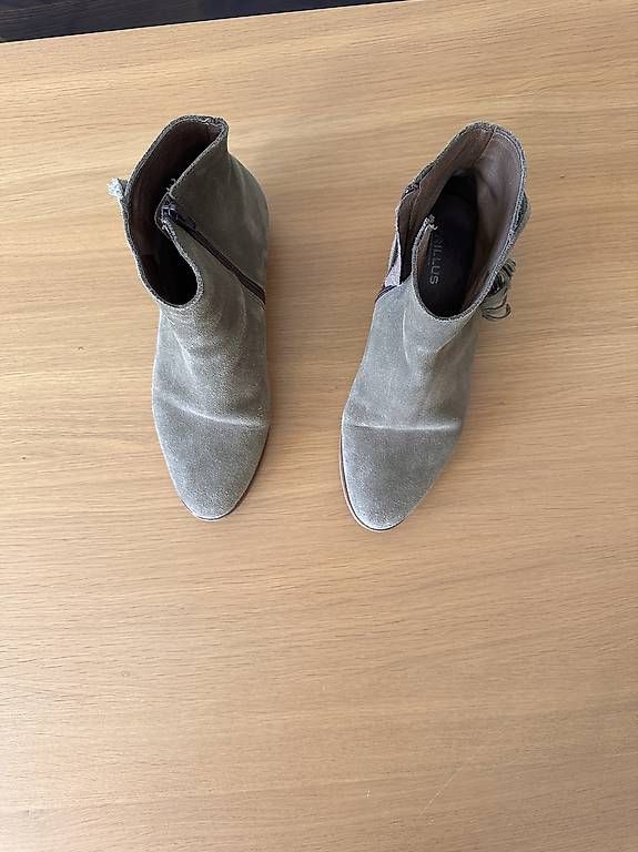 Chaussures femmes: Bottines Cyrillius – D'occasion à Bergdietikon par chesauxlido 2