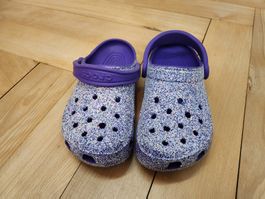 Crocs Schuhe lila mit Glitzer Grösse J4 guter Zustand