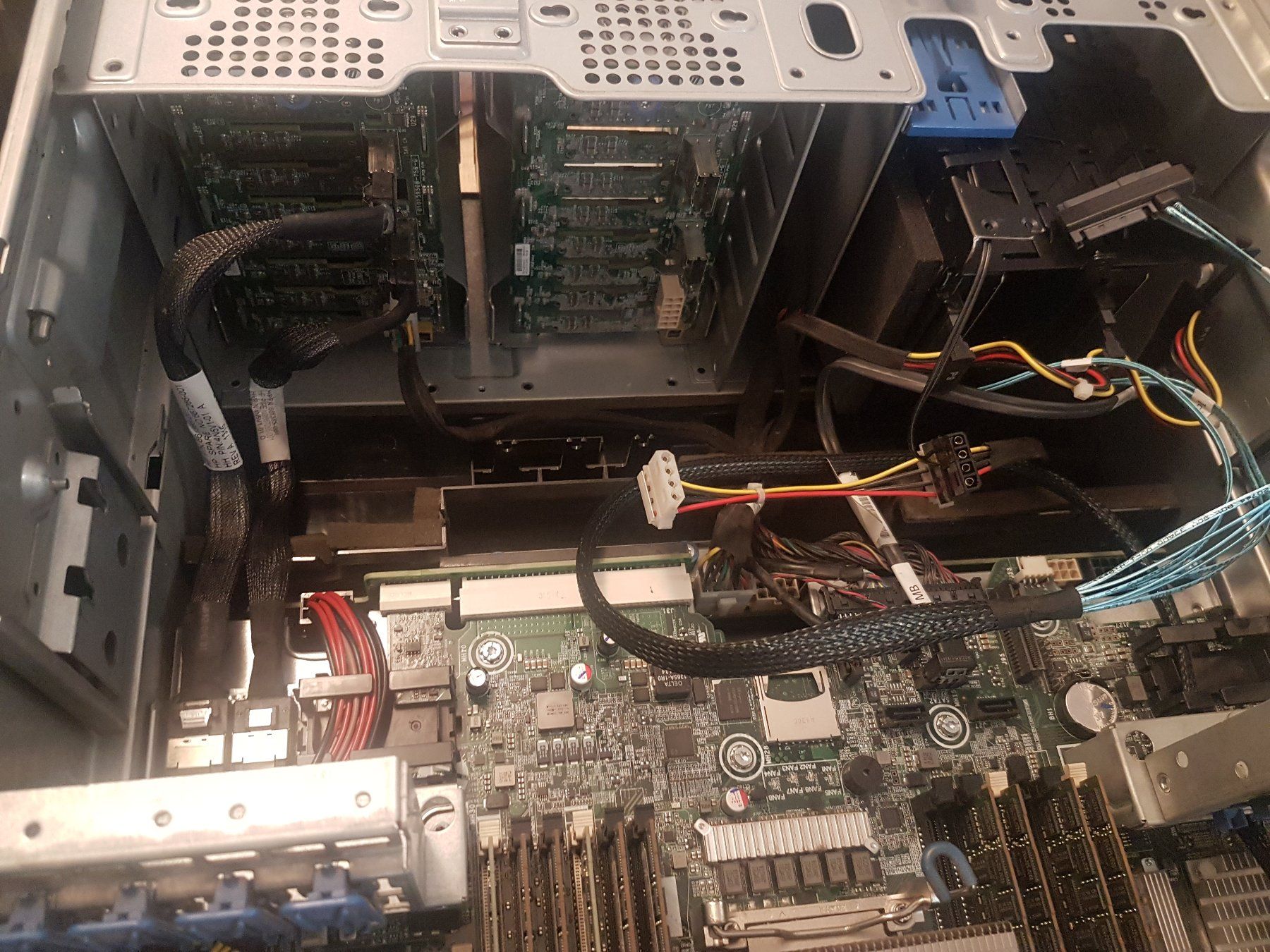 Hewlett Packard Server: HPE Proliant ML350p Gen8 NVME Server – Usato da Wilchingen venduto da Joerdi 2
