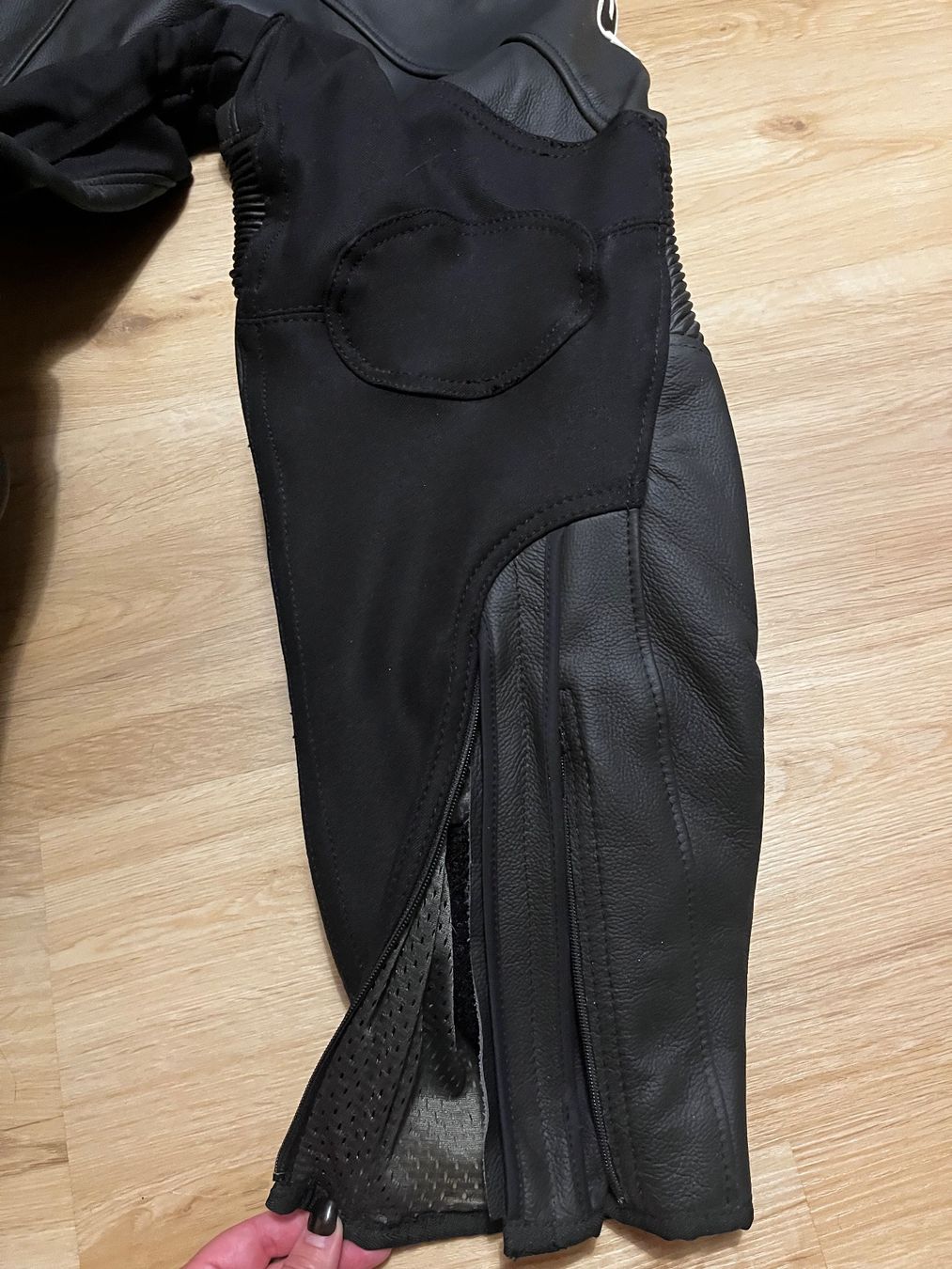 Dainese Jacken: Dainese Lederkombi – Neu (gemäss Beschreibung) aus Seewis Dorf von LokiundOdin 5