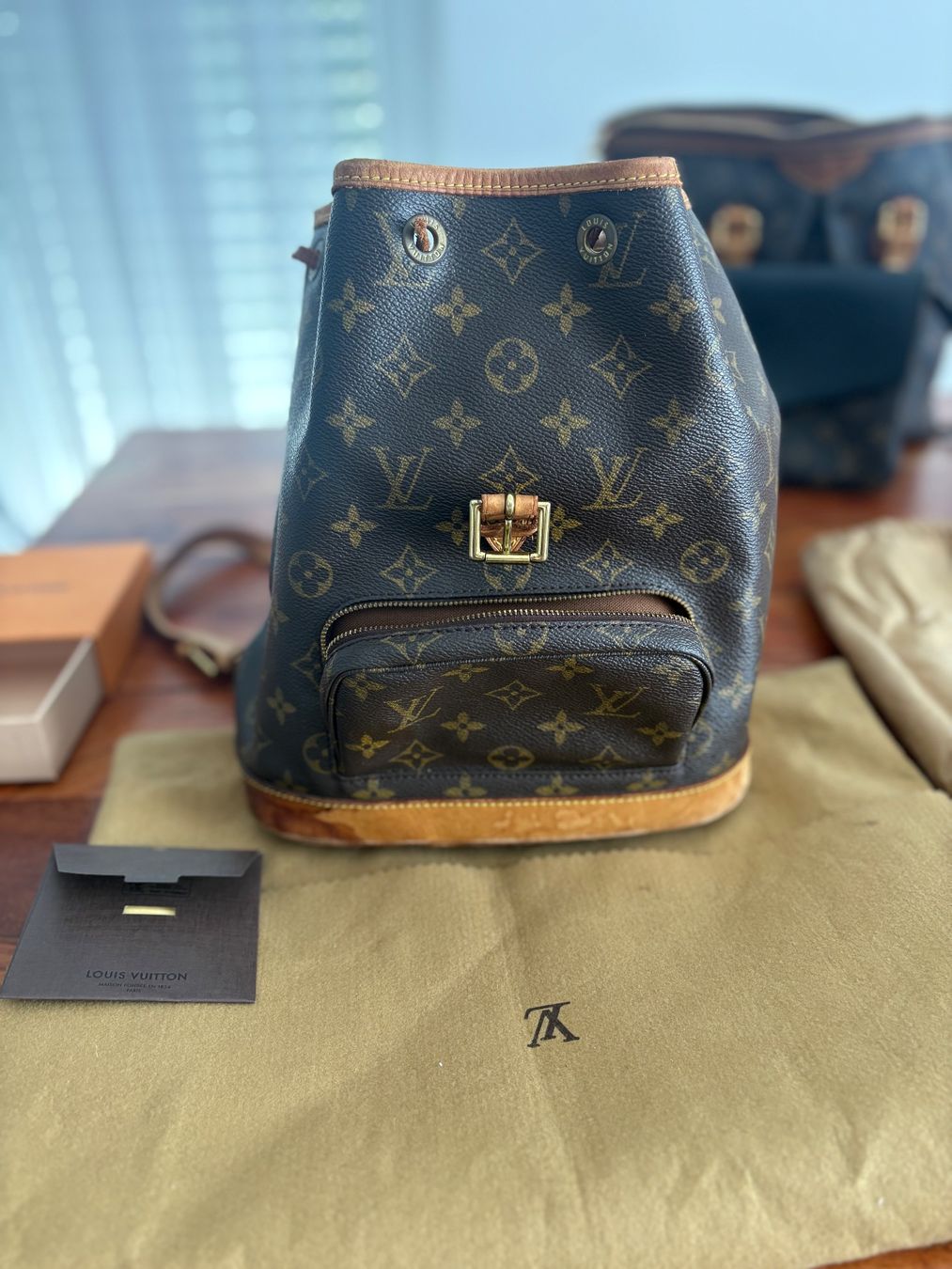 Louis Vuitton Zaini: Louis Vuitton Montsouris MM Monogram Rucksack – Usato da Basel venduto da mari474
