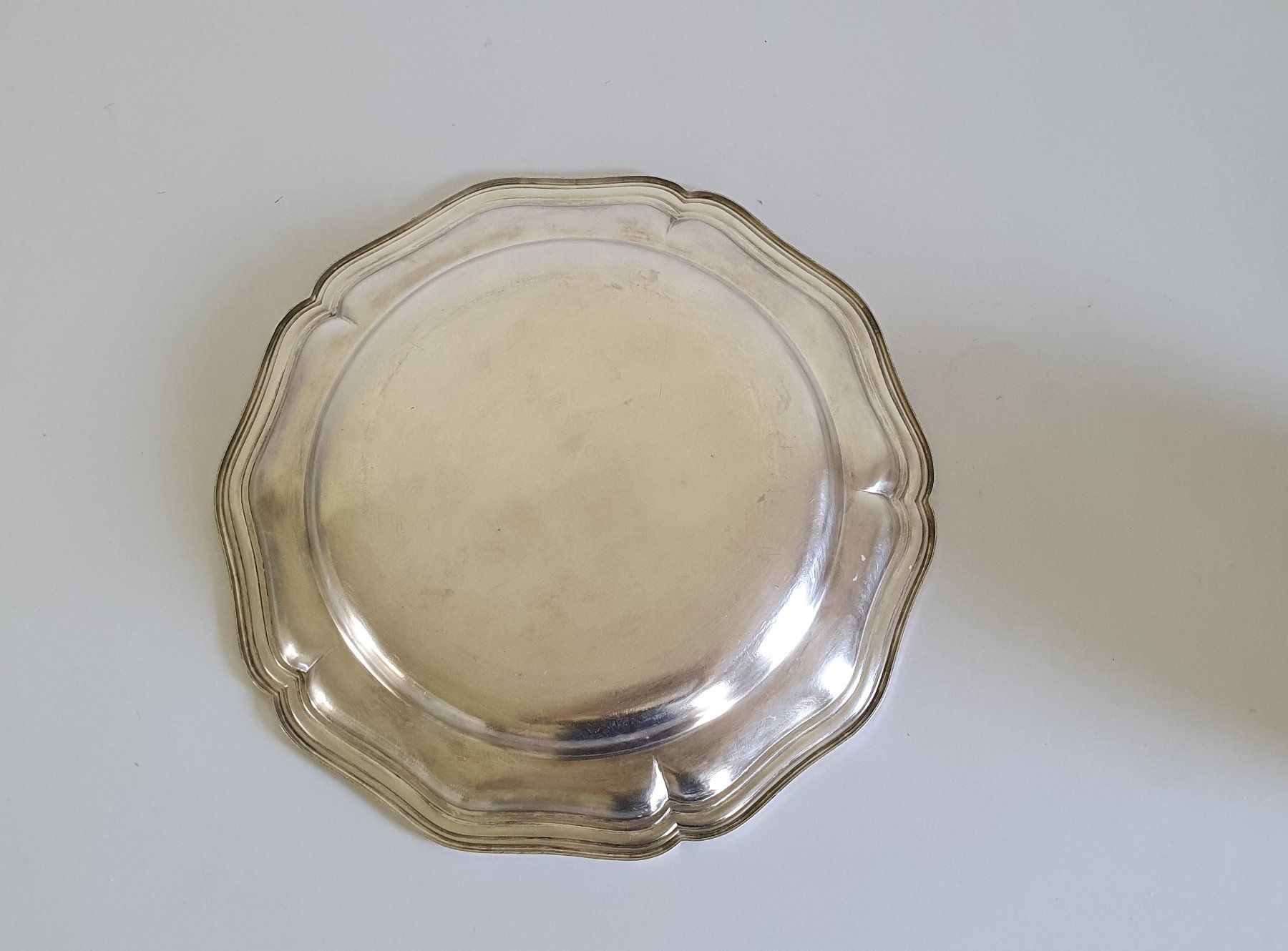 Piatti di portata: Dekorations Teller mit gewelltem Rand, Durchmesser 25cm – Usato da Giswil venduto da online-Brockenhaus 2