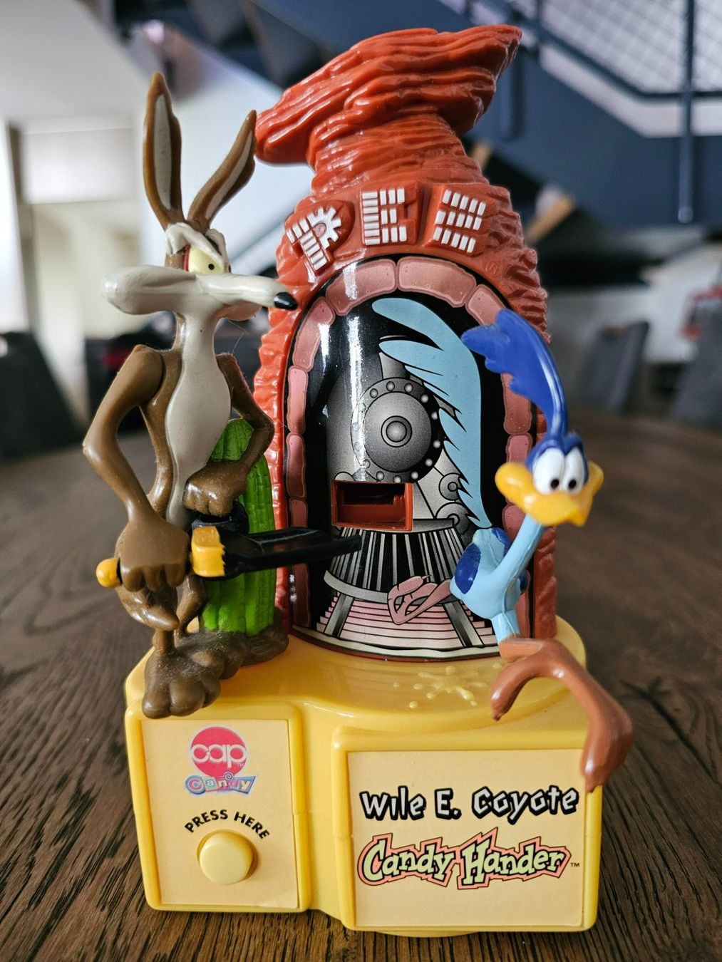 Pez Figuren: PEZ-Spender - Wile E. Coyote - Candy Hander (1998) – Gebraucht aus Dübendorf von  1