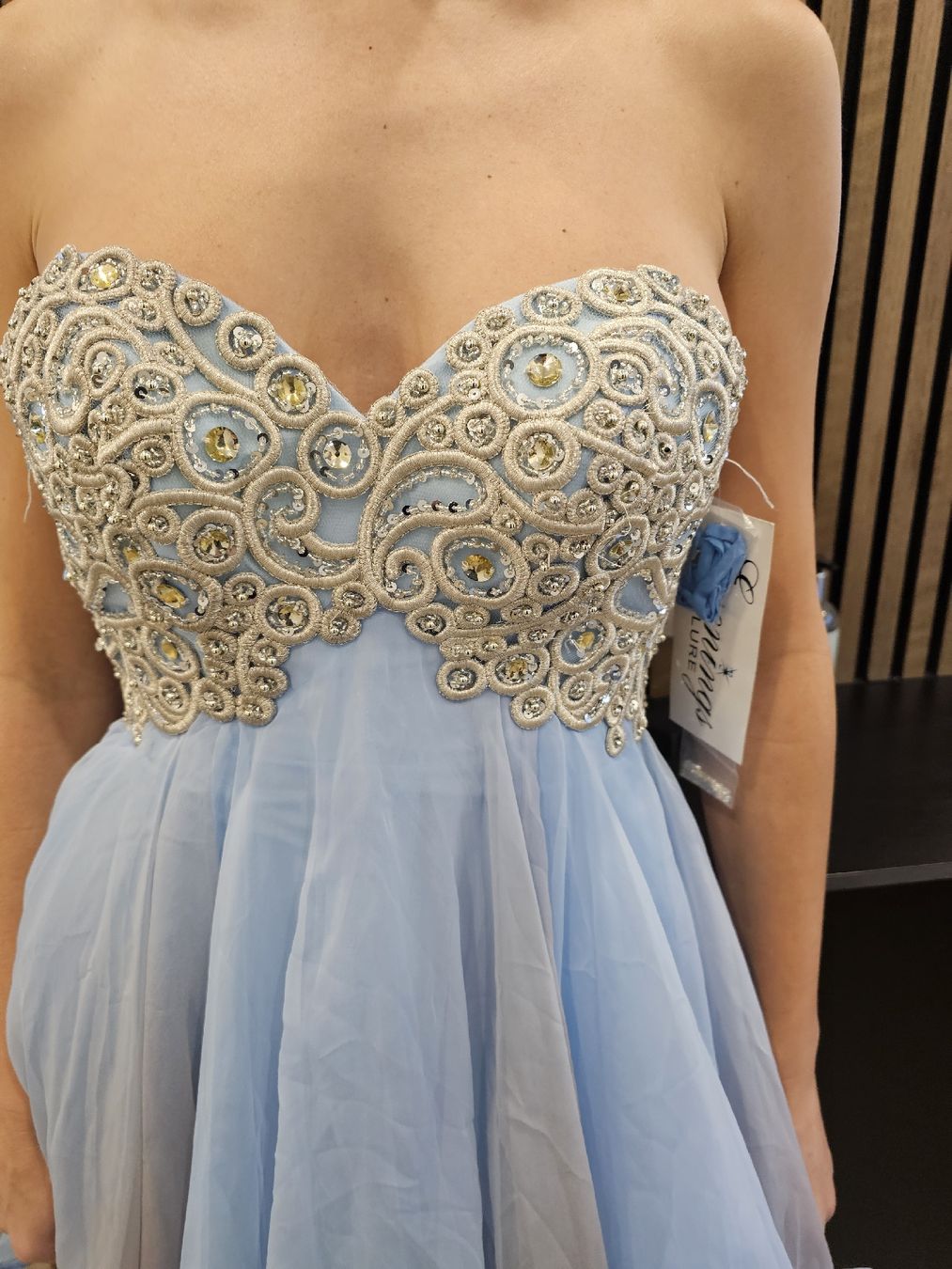 Vestiti & Gonne: kleid – Nuovo (secondo la descrizione) da Grosshöchstetten venduto da Qenko