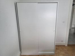 Superbe armoire en deux parties, à aller chercher