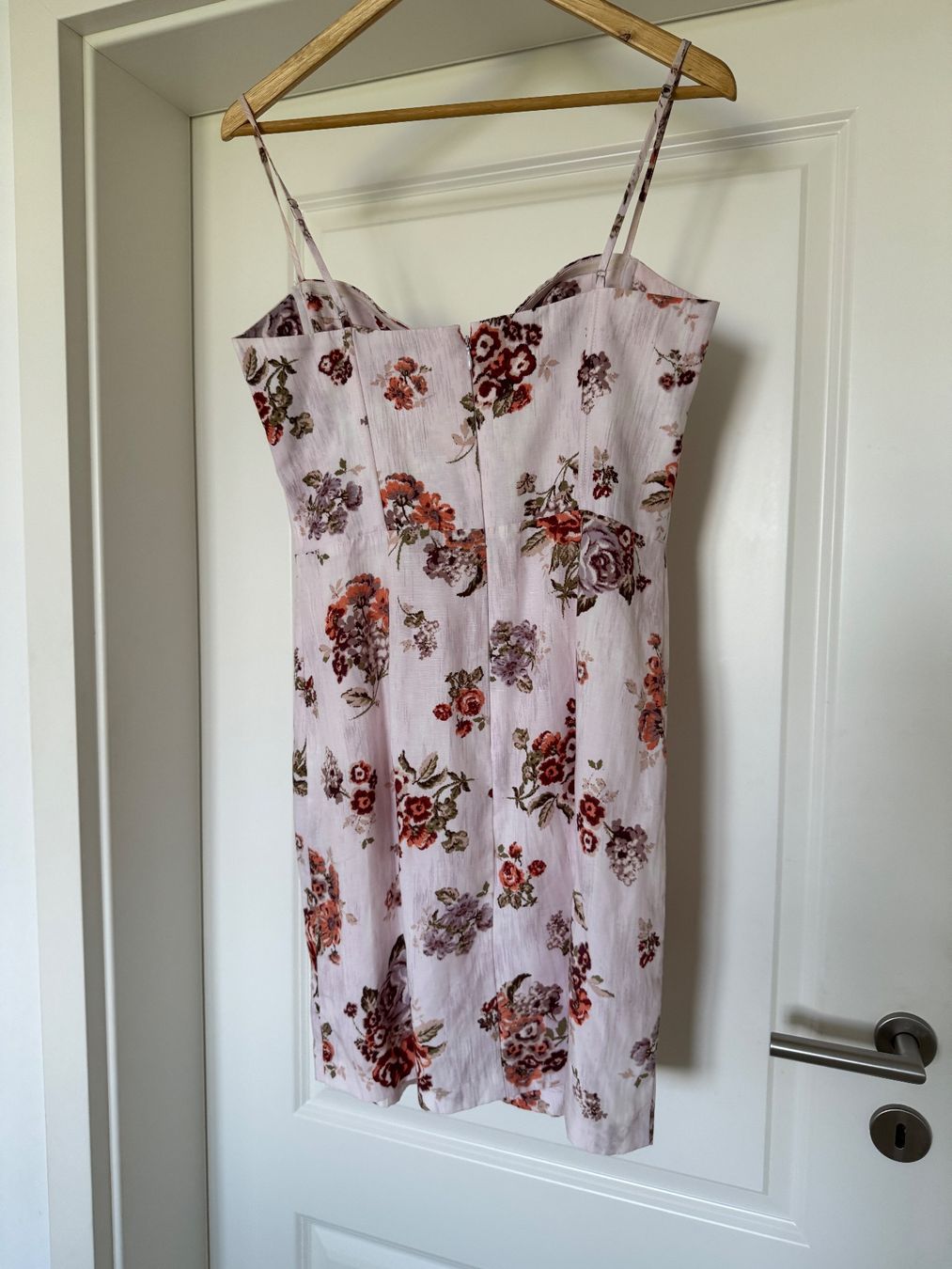 H&M Kleider: Sublime robe à fleurs rose Brock Colection X H&M – Gebraucht aus giffers von sev_c9x9 2