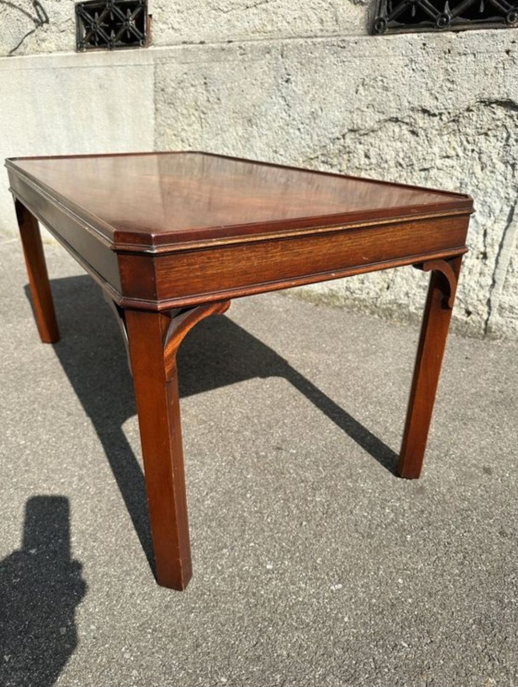 Tavoli: antiker Couchtisch – Usato da Luzern venduto da Sarijali 2