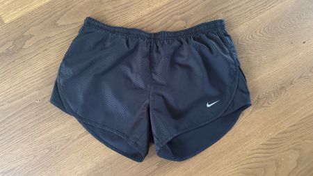 Gepflegte Nike Damen Runningshorts in Schwarz Gr. S