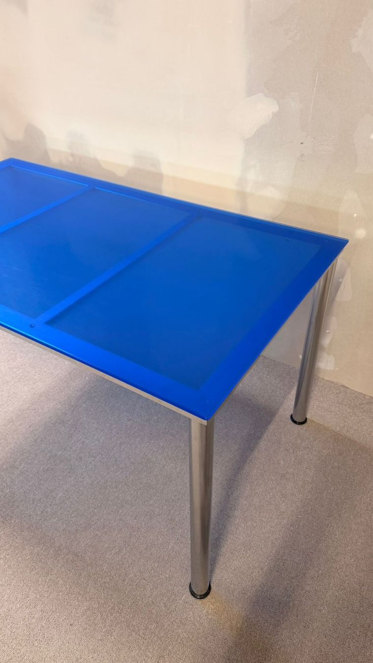Tavoli: Blauer Esstisch aus Glas mit Chromfüssen – Usato da Rickenbach ZH venduto da Der-Insider 6