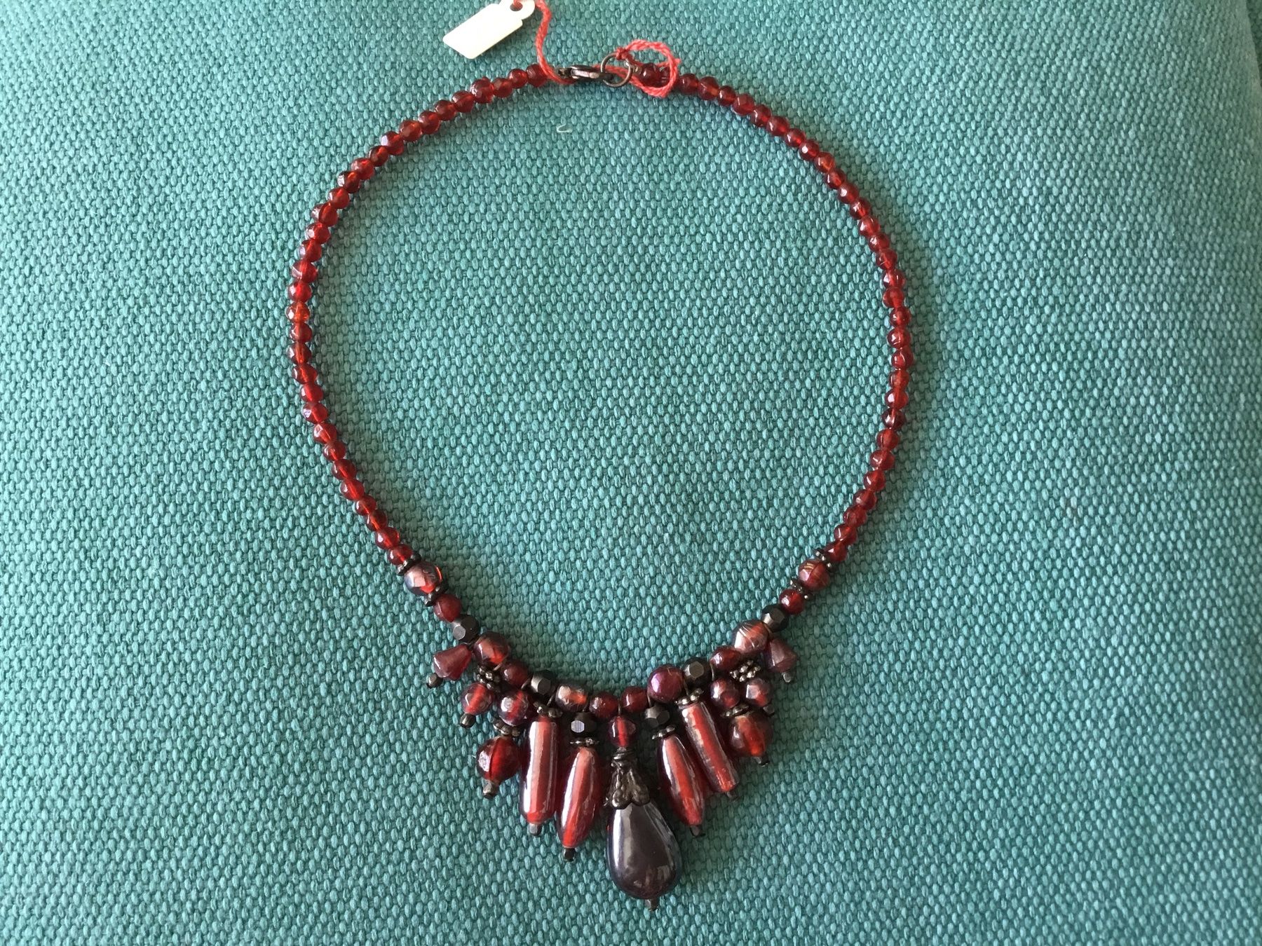 Catenine: Collier perles de verre bordeaux – Nuovo (secondo la descrizione) da Le Landeron venduto da nic_8hd5