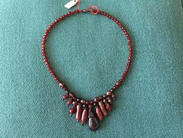 Collier perles de verre bordeaux