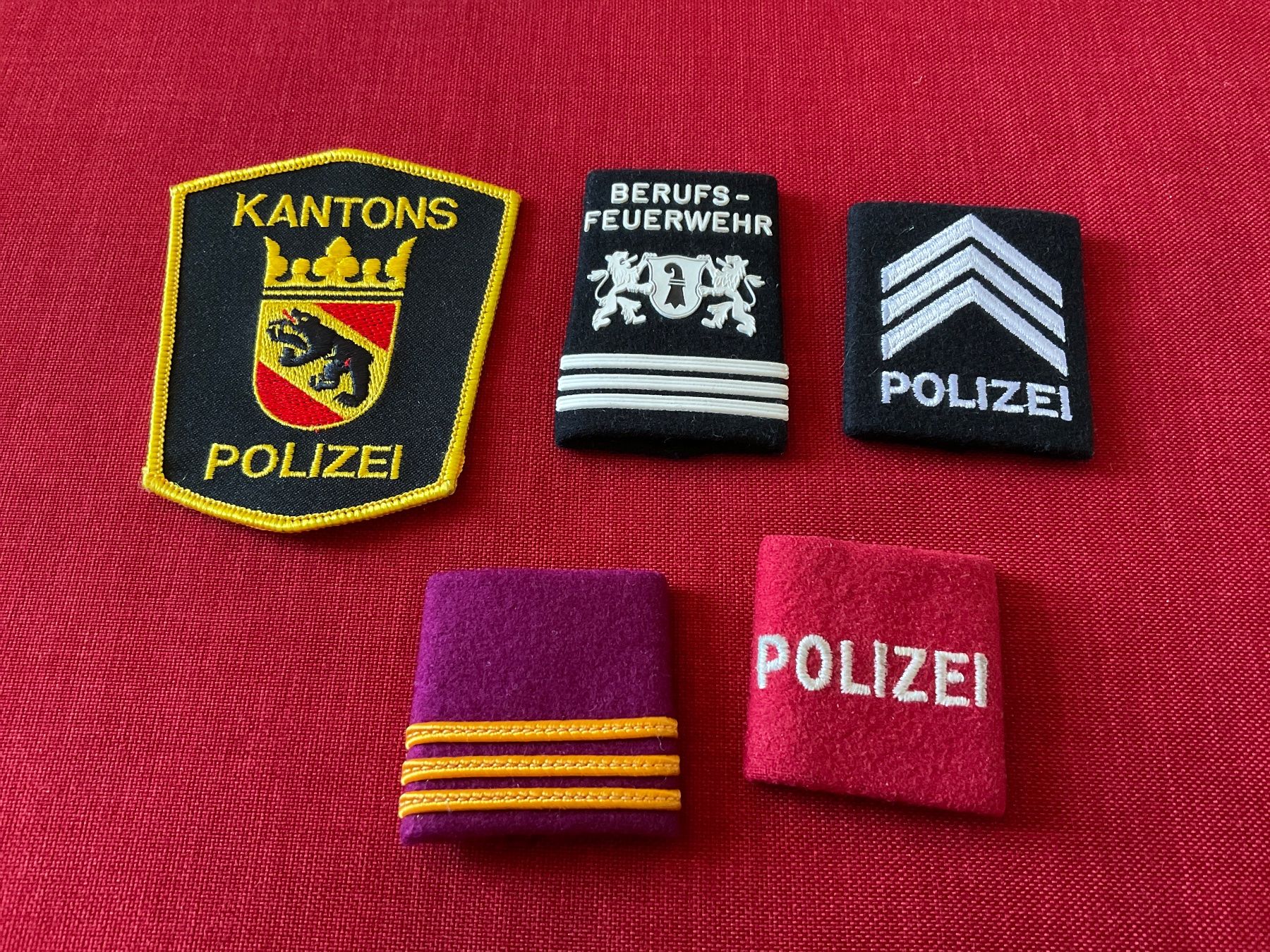 Placchette & Badge: Vintage Polizei Abzeichen – Usato da Lugano venduto da Persepolis
