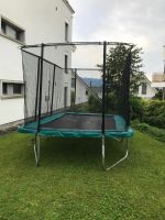 Grosses Trampolin mit Netz zu verkaufen! Top Zustand.
