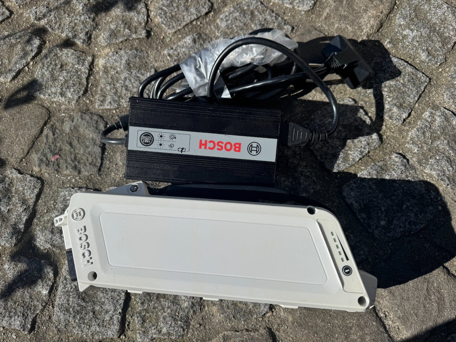 Bosch Batterie: BOSCH Powerpack 400 Classic Akku 36V mit Ladegerät – Usato da Volketswil venduto da mstonys