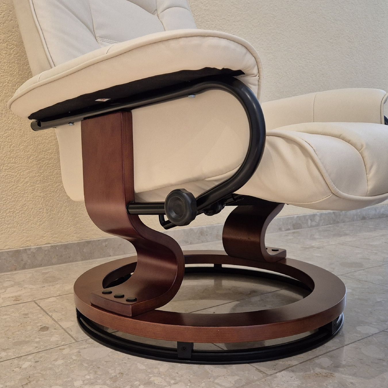 Poltrone: Kunstleder-Sessel mit Hocker - neuwertig – Nuovo (secondo la descrizione) da Mühledorf SO venduto da step04 4