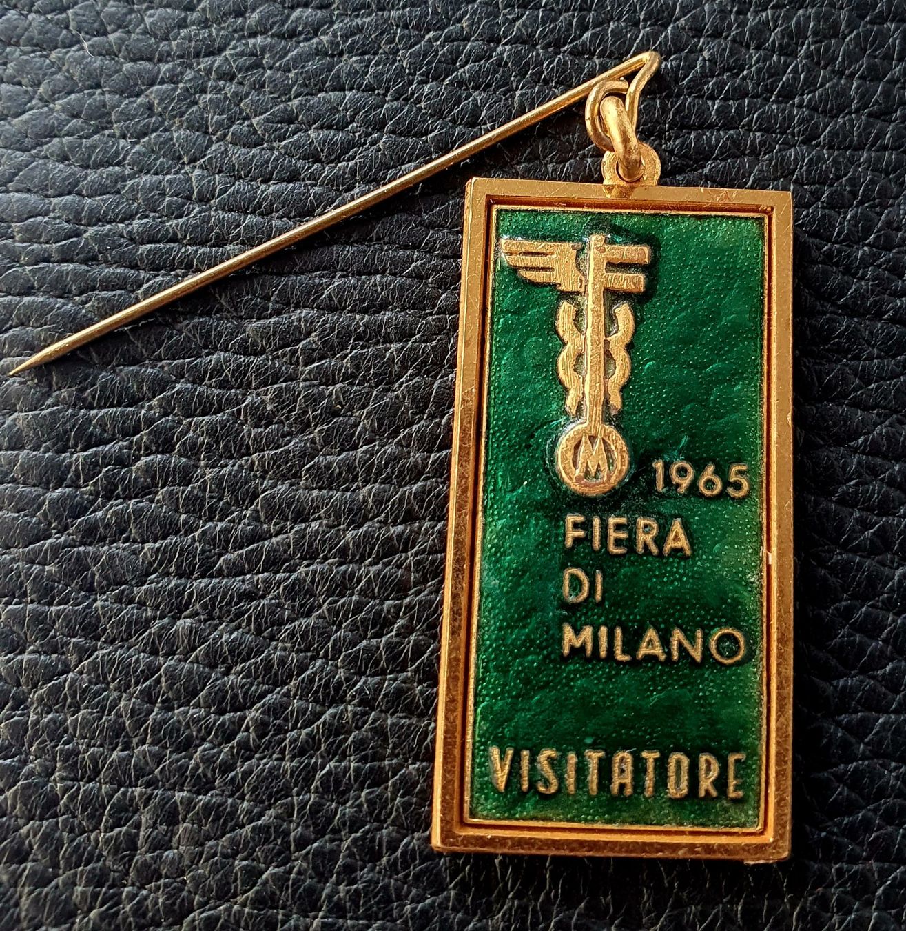 Placchette & Badge: Milano 1965 Anstecknadel – Usato da Egerkingen venduto da Acc1