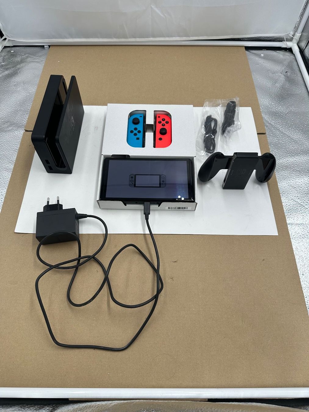 Nintendo Konsolen: NINTENDO Switch OLED-Modell, Neon-Blau/Neon-Rot – Gebraucht aus Birmenstorf AG von Distronics_SchweizAG 2