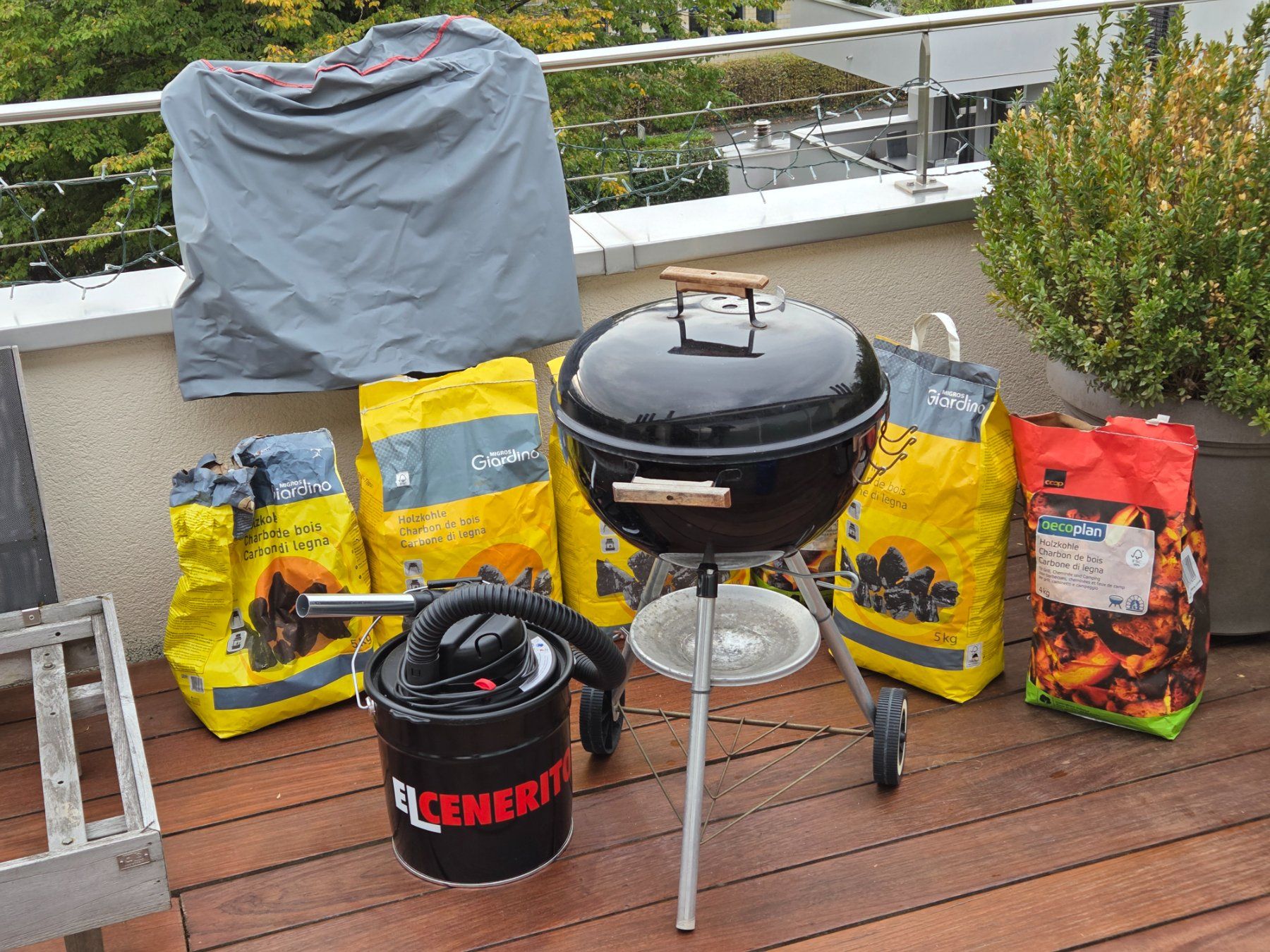 Weber Griglie: Weber Grill Holzkohle – Usato da Kilchberg ZH venduto da Awipf 1