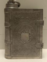 Zinnflasche Buchform mit Wappenmotiv gebraucht (bia5)
