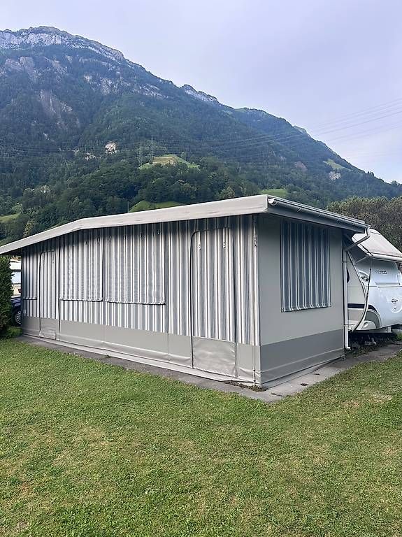 Vorzelte & Markisen: Wohnwagen Vorzelt  750x250 cm  – Gebraucht aus Hünenberg See von CB2988
