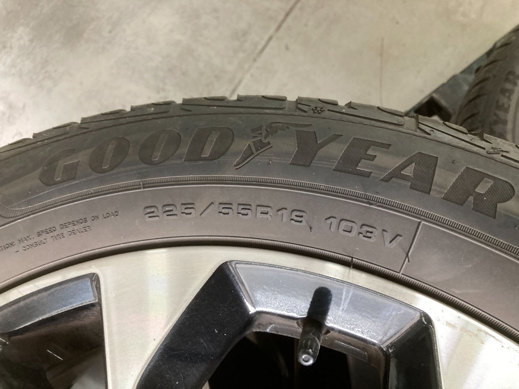 Ford Pneumatici & Ruote complete: Ford Mustang Mach E Winterräder 225/55R19 – Usato da Cham venduto da WB2223 6