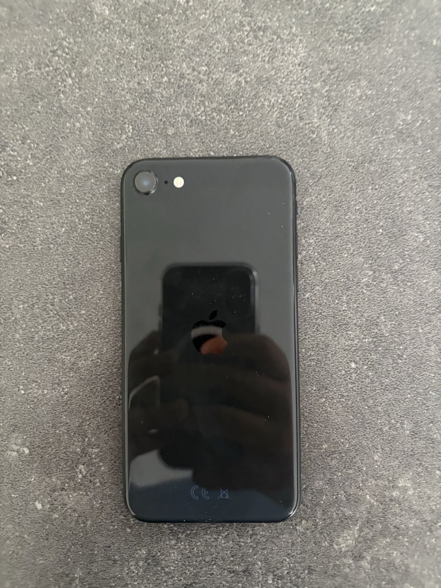 Apple Telefoni cellulari / Smartphones: iPhone SE Schwarz 128 GB gebraucht – Usato da Bünzen venduto da Matom23