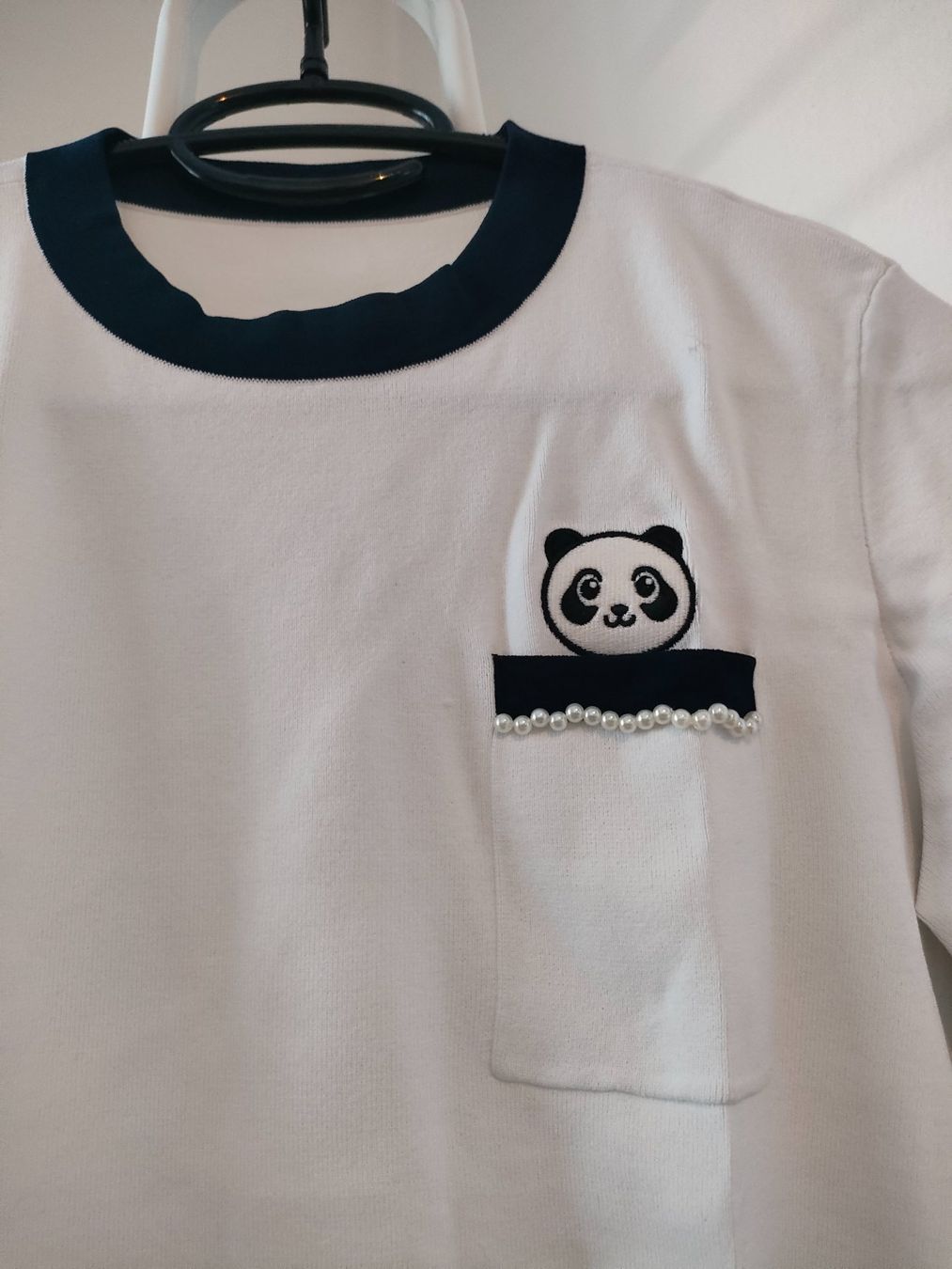T-shirts: Klassisches T-Shirt mit Panda Muster und Kunstperlen – Neuf (Voir description) à Dietikon par MJ_Sporting 2