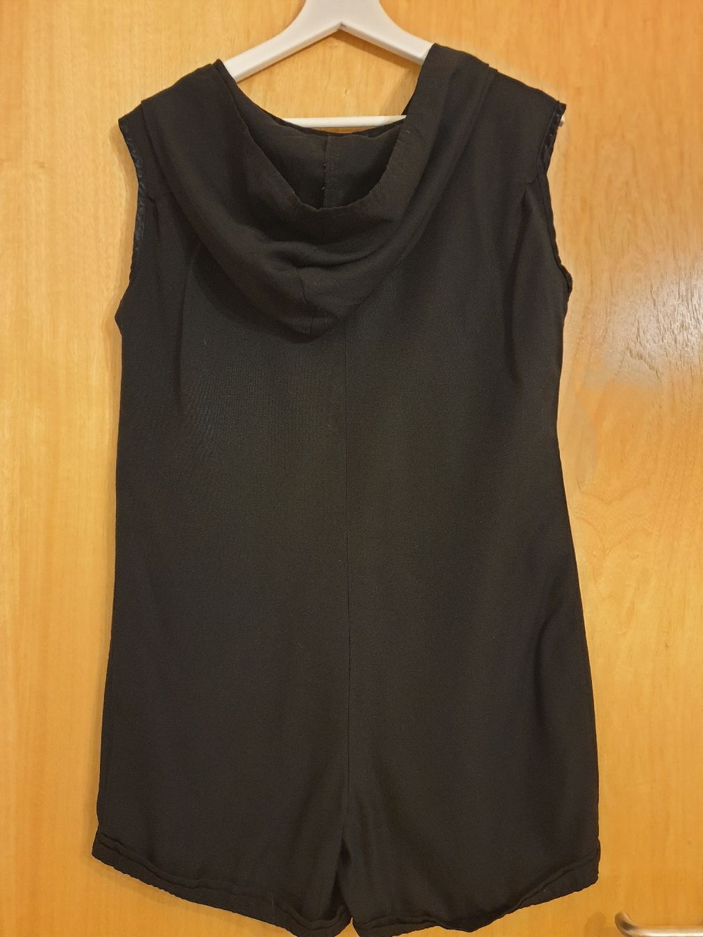 Jumpsuits: Combi-short XS, noir, avec capuche, fermeture éclair – Gebraucht aus Neuchâtel von Verenas12 2