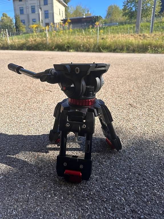 Stative & Stativköpfe: Manfrotto Mini-Stativ und 502HD Videokopf – Gebraucht aus Frauenfeld von fil_9t6t 1