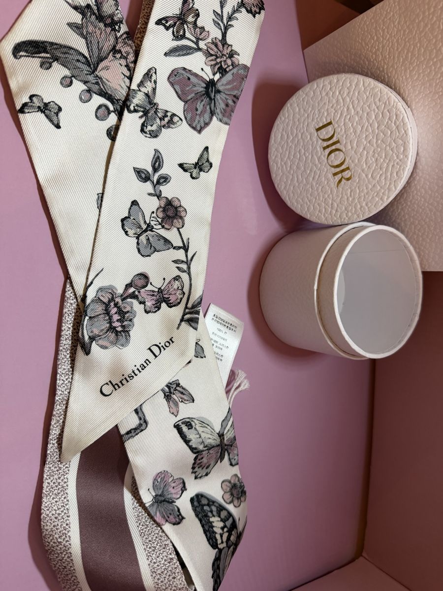 Dior Foulard & Sciarpe: Dior Seiden Mitzah-Schal – Nuovo (secondo la descrizione) da Bern venduto da Blueangel6 5