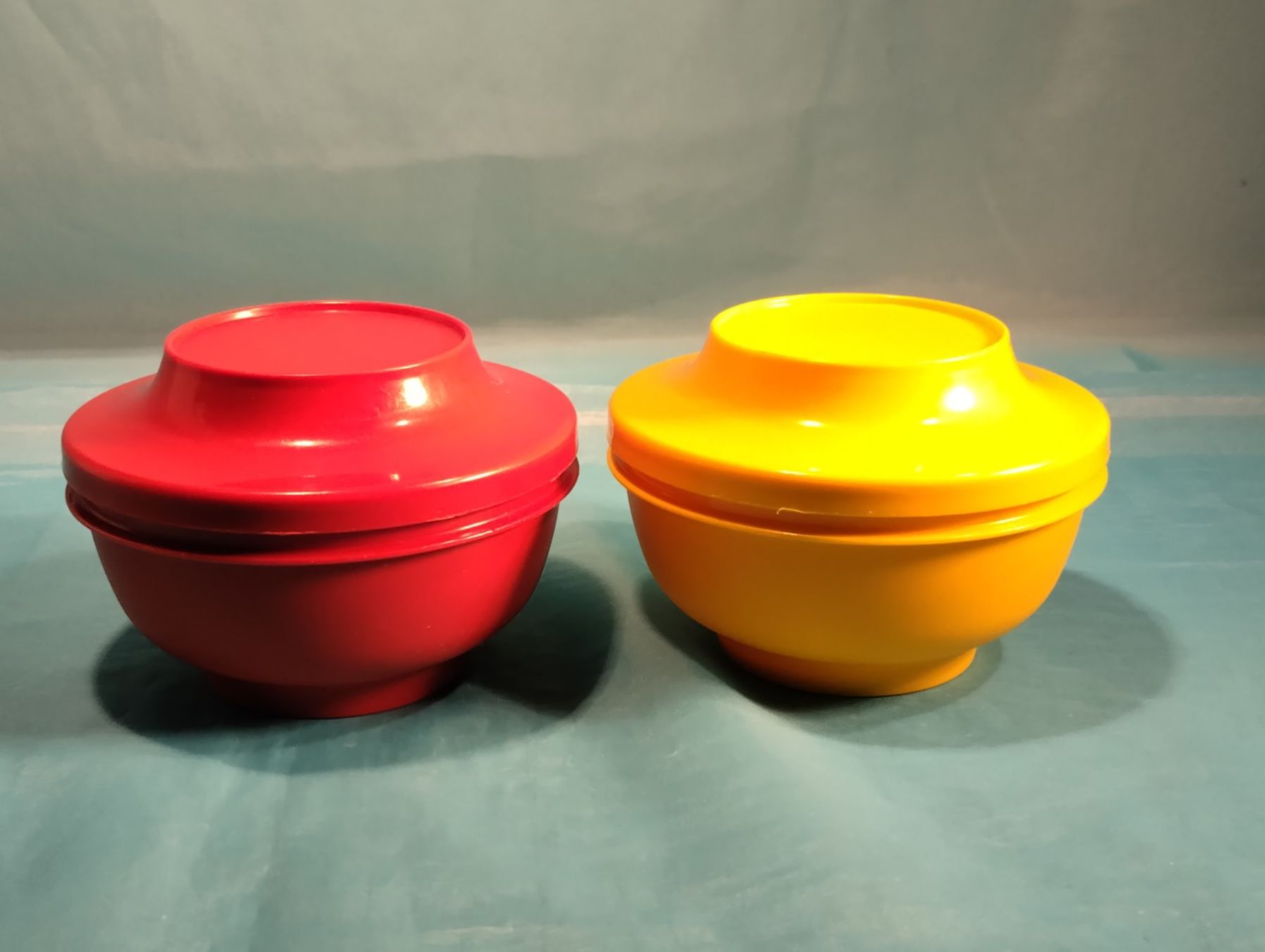Tupperware Behälter & Ähnliches: 2 Tupperware Behälter, orange und gelb – Gebraucht aus Bellach von JingleCherry