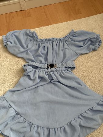 Sommerliches, hellblaues Kleid 