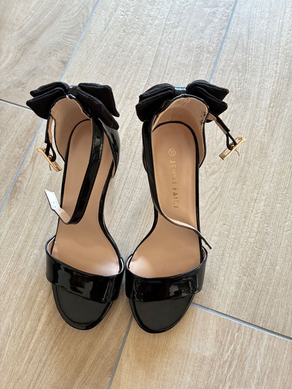 Scarpe da donna: Escarpins – Usato da Arbaz venduto da CicciStore