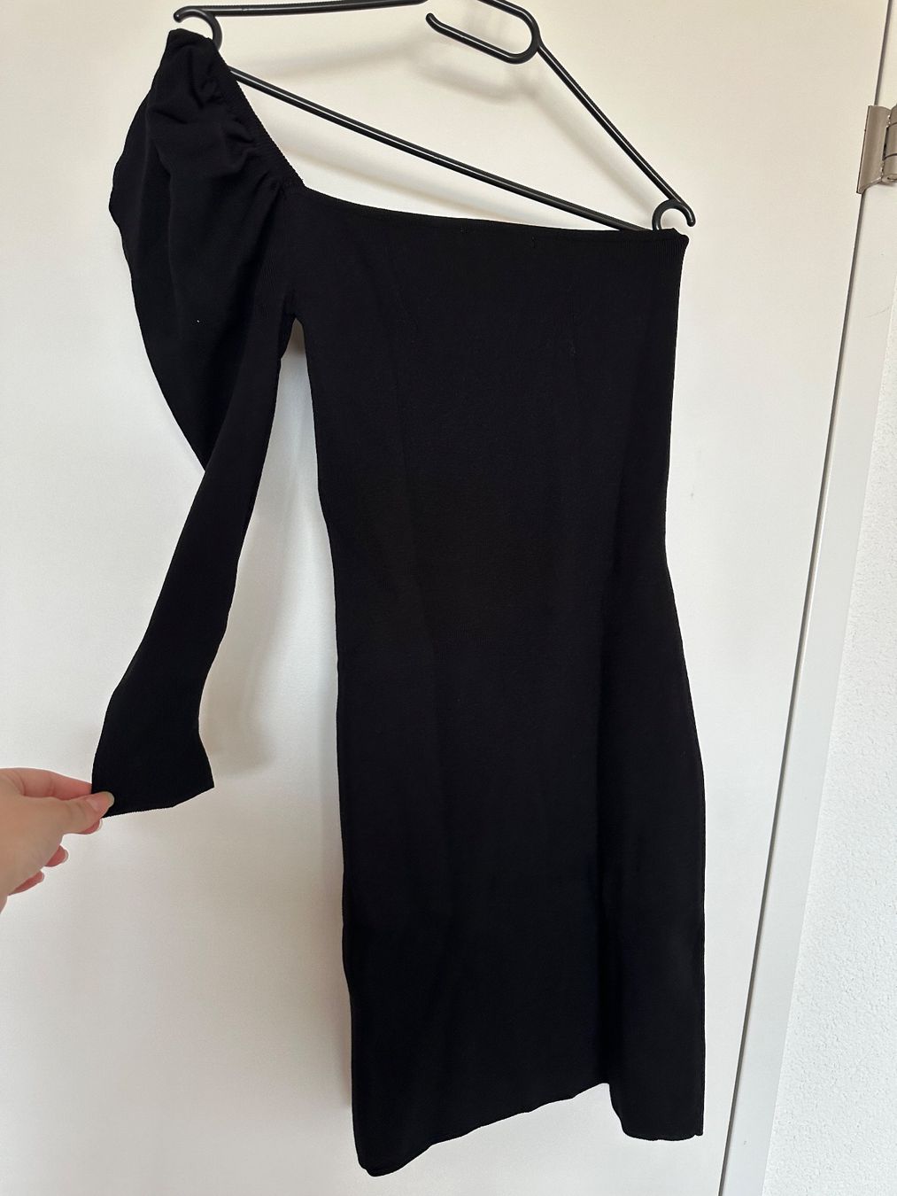 Mango Vestiti: Mango Damenkleid Etui - schwarz & One-shoulder - NEU! – Nuovo (secondo la descrizione) da Pfäffikon SZ venduto da ansyyy 1
