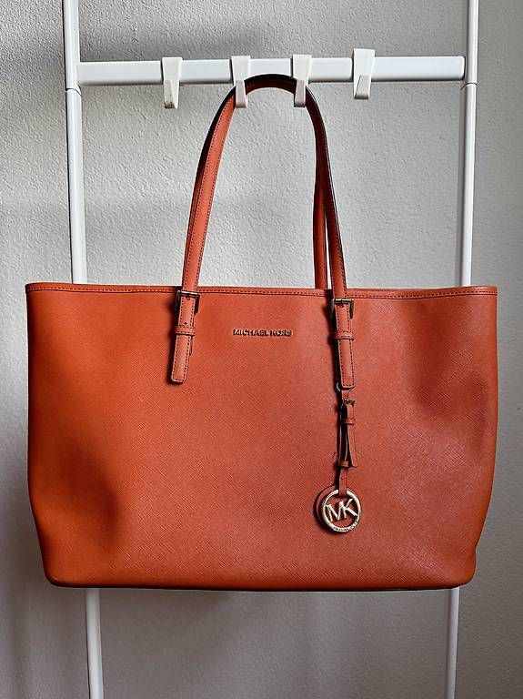 Taschen für Damen: Michael Kors Tasche, gross, orange, mit Laptopfach – Gebraucht aus Biel/Bienne von l.v.ds 1